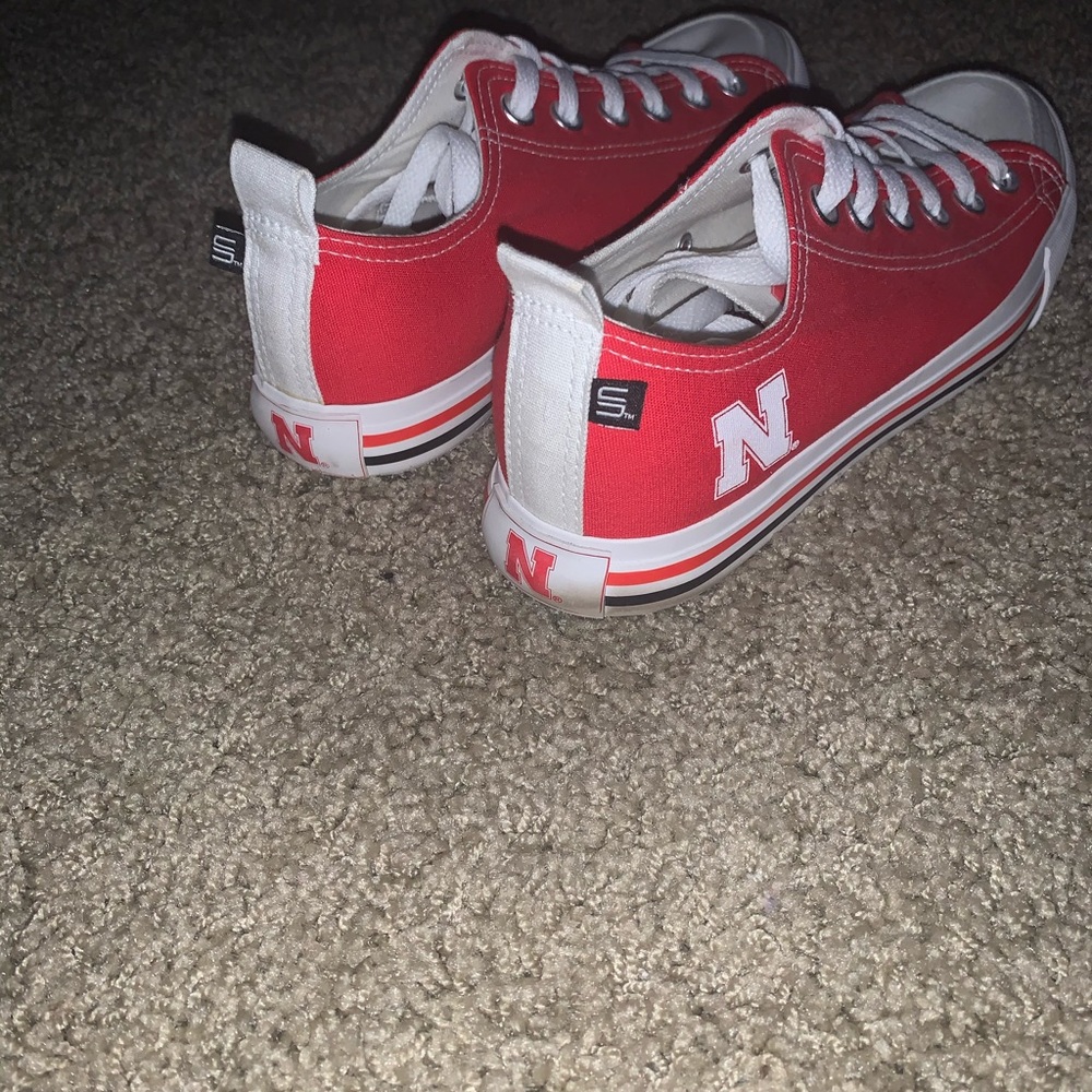 Converse - Picture 2 of 3